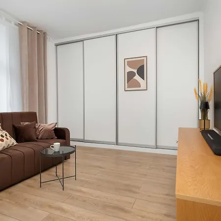 아파트 Family Near The In By Renters