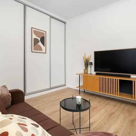 아파트 Family Near The In By Renters