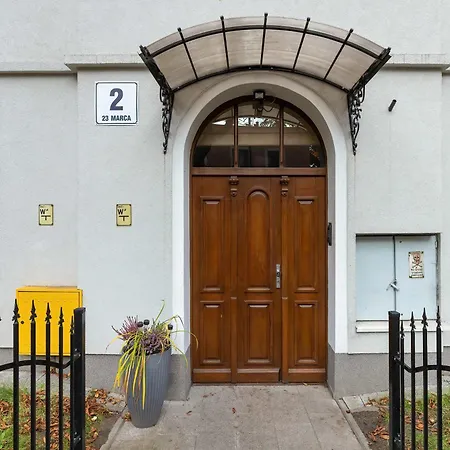 Family Near The In By Renters